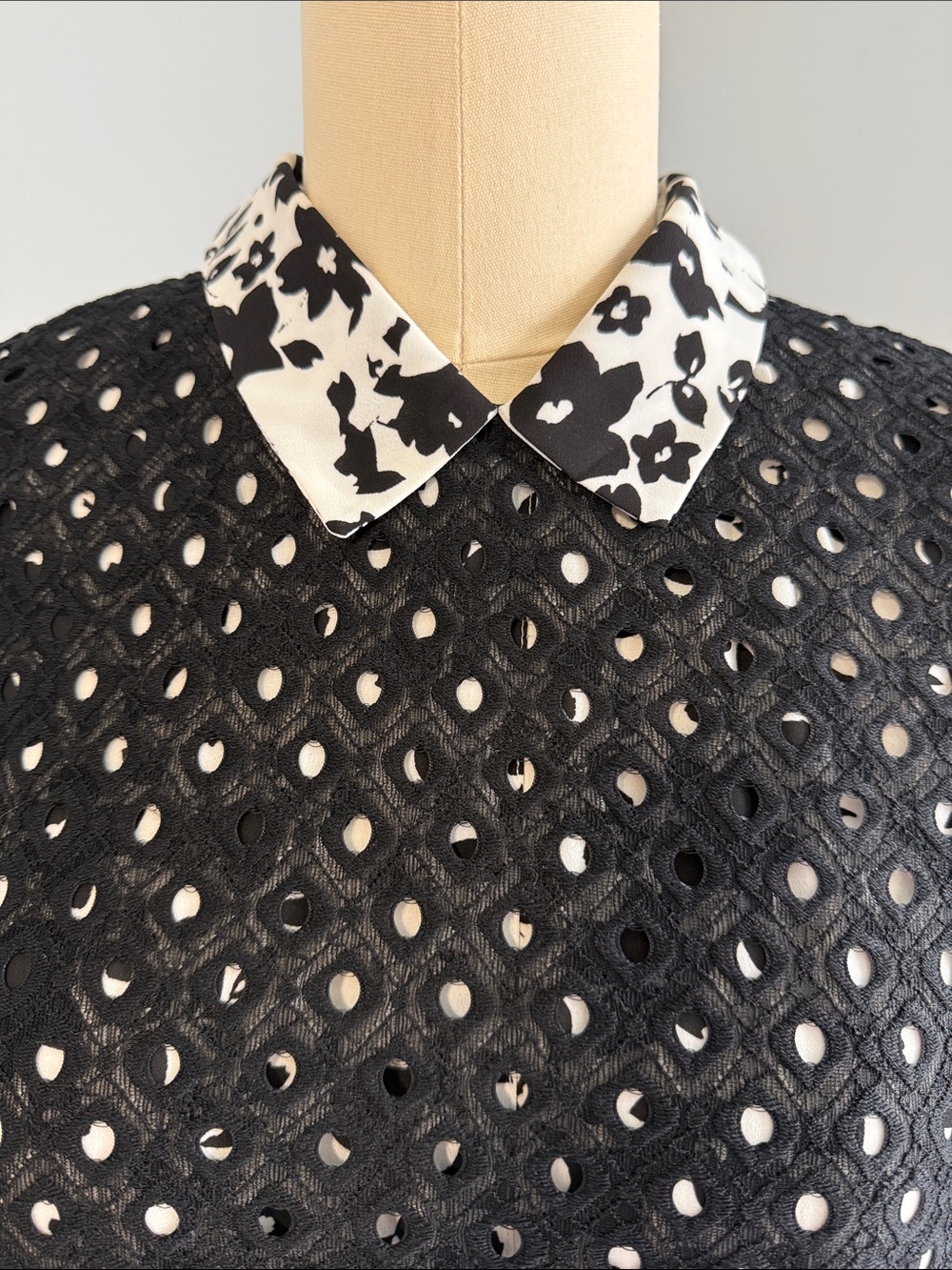 ELLE Women's Black Eyelet Lace Overlay Top with Contrast Collar and Hem SZM - Picture 3 of 16
